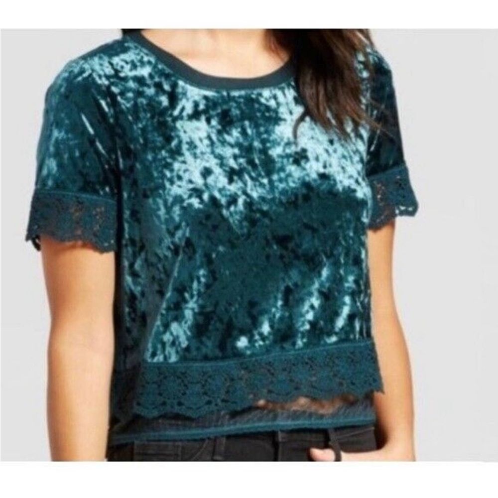 Xhilaration Green Velvet and Lace Cropped Tee Size L